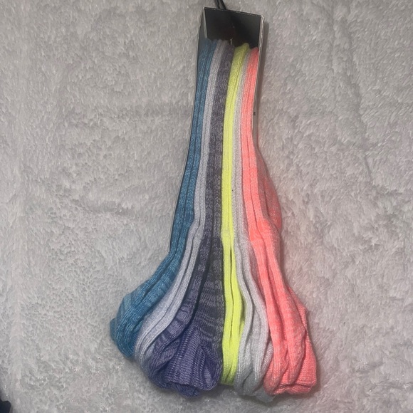 ❤️NEW!!!❤️ Under Armour Essential Light lweight 6 pairs in a pack. No show. - Picture 4 of 12